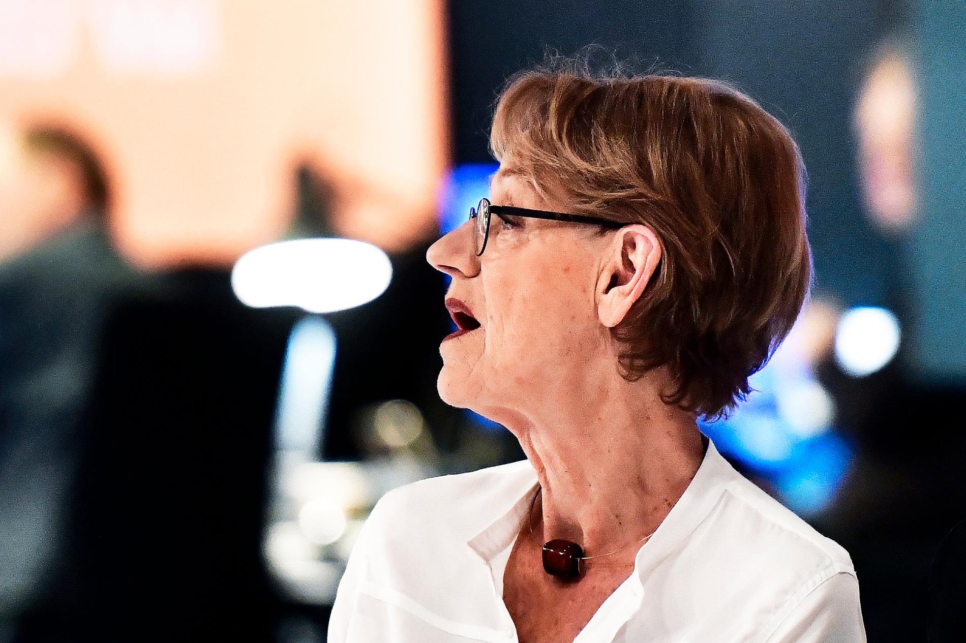 Fi:s tidigare partiledare Gudrun Schyman fick chockprognosen i SVT:s studio. 