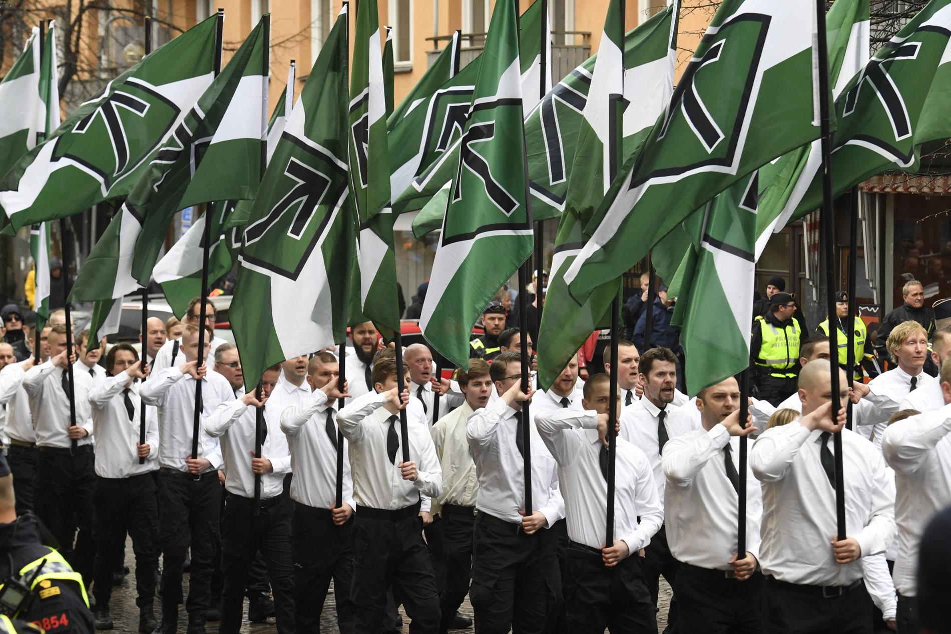 Nordiska motståndsrörelsen (NMR) demonstrerar i Ludvika på 1 maj. Arkivbild.