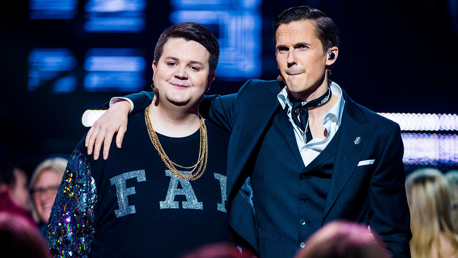 Fab Freddie och David Lindgren, som leder Melodifestivalen 2018.