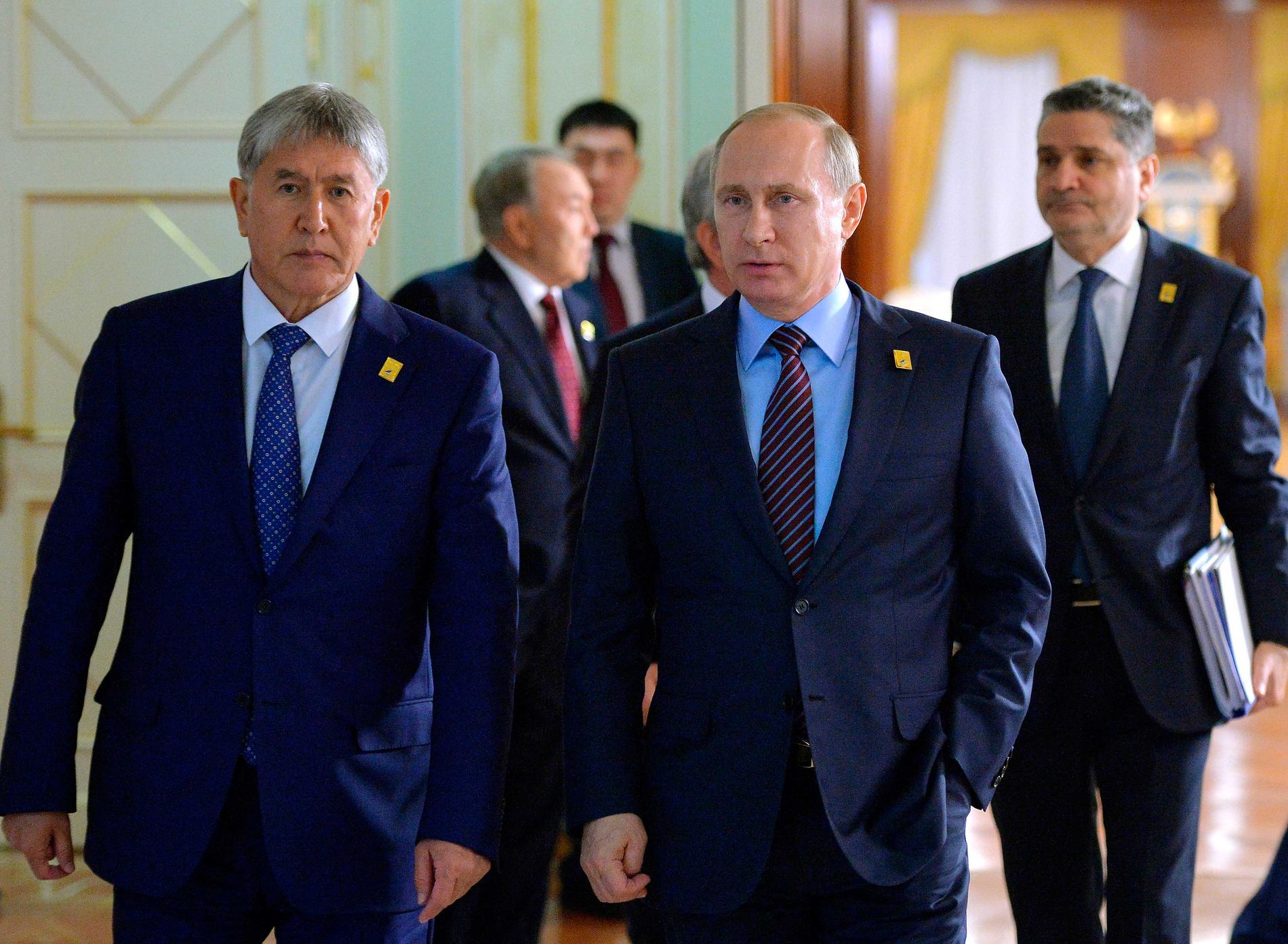 Vladimir Putin vill gärna tona ner den militära inblandningen i Syrien och attackerna mot civila.