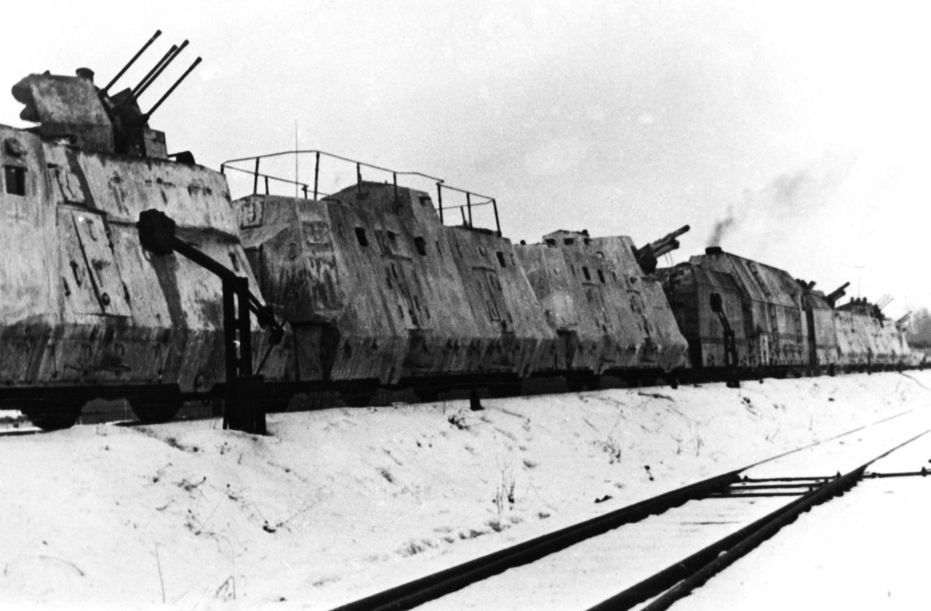 Ett tyskt bepansrat tåg på östfronten 1944.