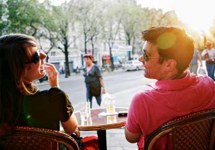 Kaféerna och restaurangerna ligger tätt i Marais-distriktet. Café Dôme i St-Paul är ett skönt ställe att spana in andra flanörer efter en dag till fots.