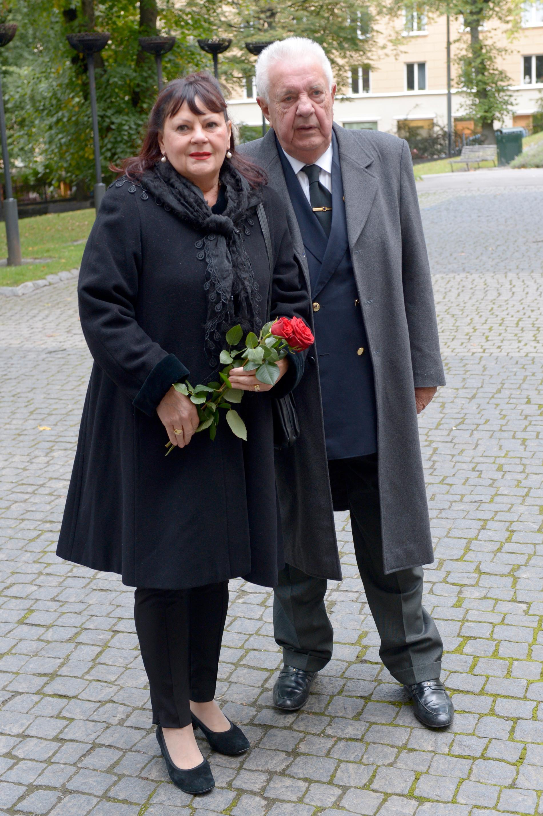 Juliana och Bert-Åke Varg på Kent Finells begravning 2013.