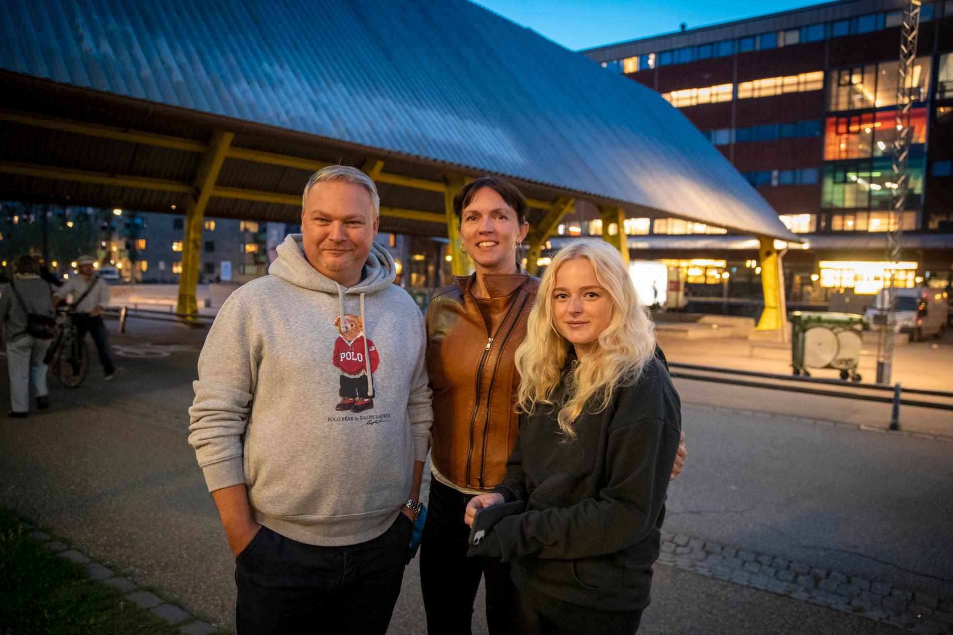 Dan ocn Nethe Tolstrup med dottern Maja är några av de danskar som är positiva till uppehållsförbudet. 