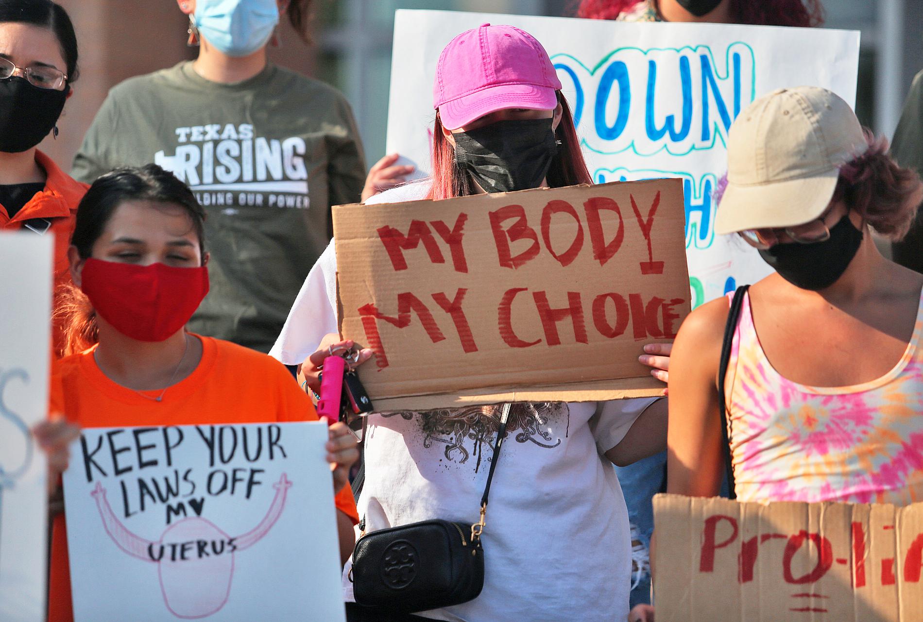 Förespråkare för rätten till abort demonstrerar i Edinburg i Texas den 1 september.