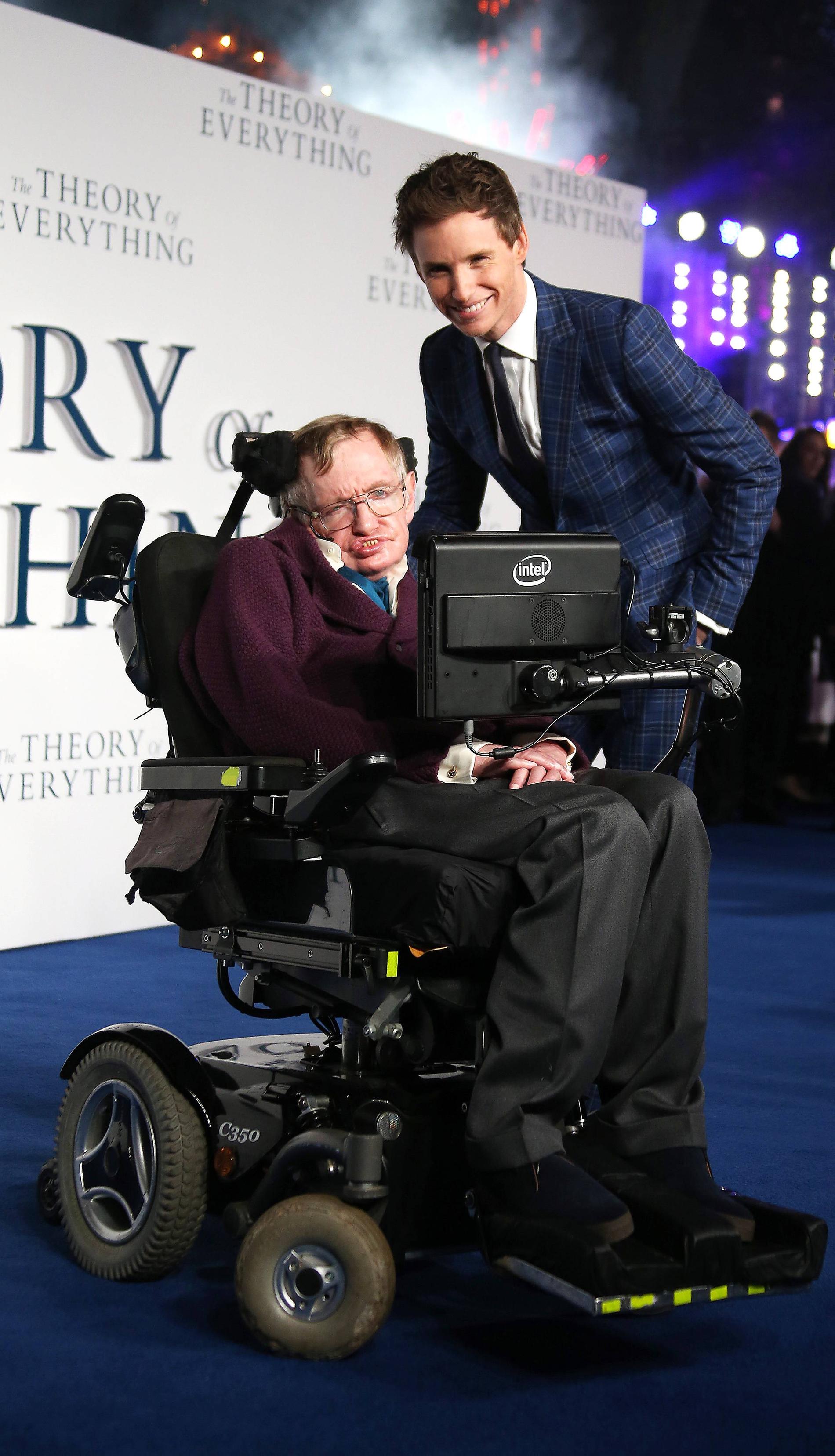 OOPS! Pratkvarnen Eddie Redmayne kom in på astrologi under samtalet med Stephen Hawking.