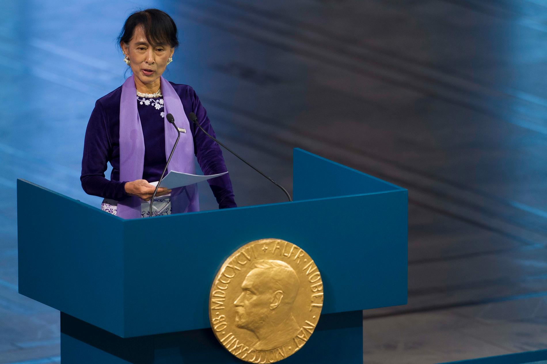 Spekulationerna kring fredspriset har i år mer handlat om att priset till Burmas ledare Aung San Suu Kyi bör återkallas.