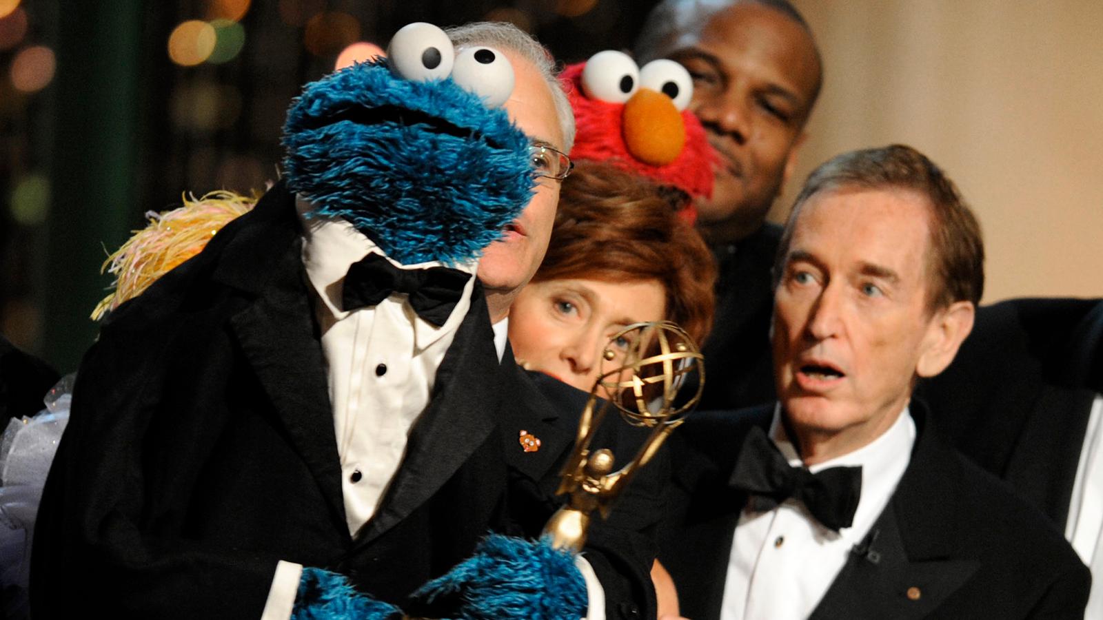 Bob McGrath tilldelades en Emmy 2009 för lång och trogen tjänst i ”Sesame Street”.