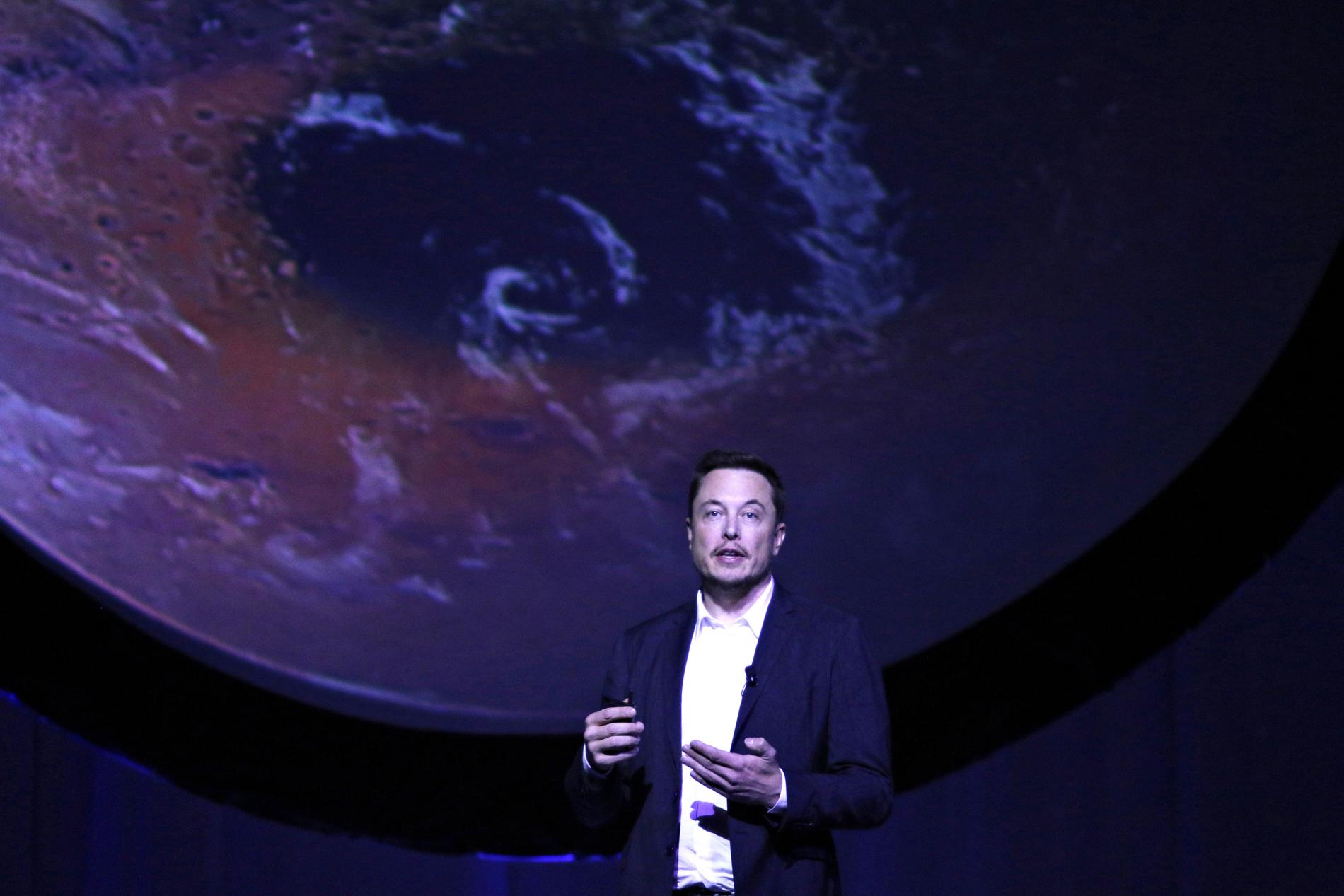 Elon Musk avslöjade sina grandiosa rymdplaner vid internationella astronautkongressen i Mexiko.