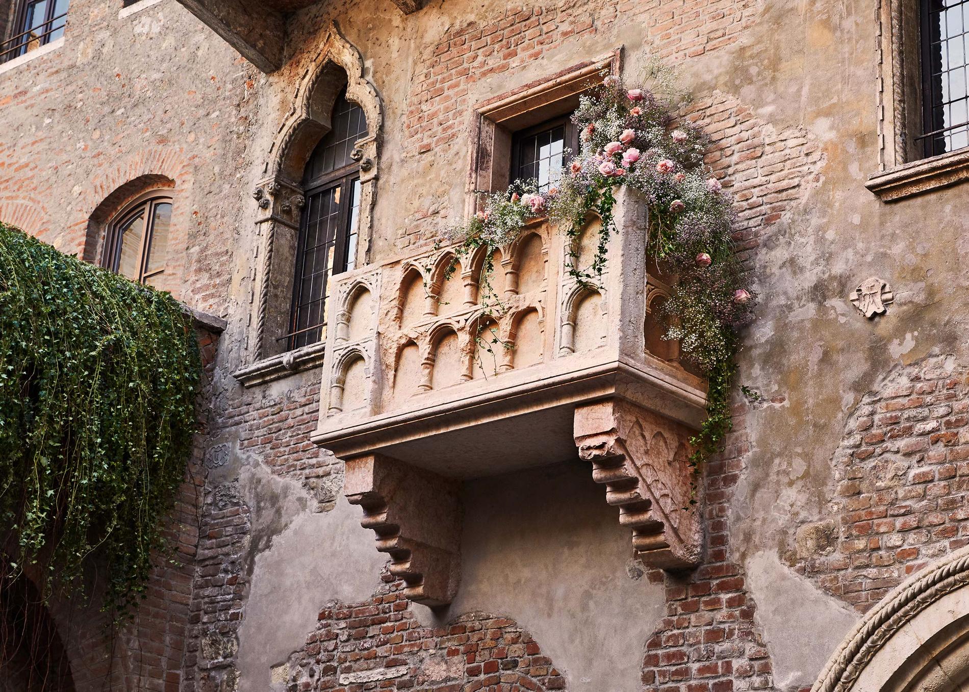 ”O Romeo, Romeo, Wherefore art thou Romeo?" sade Julia från en balkong i sagan. 