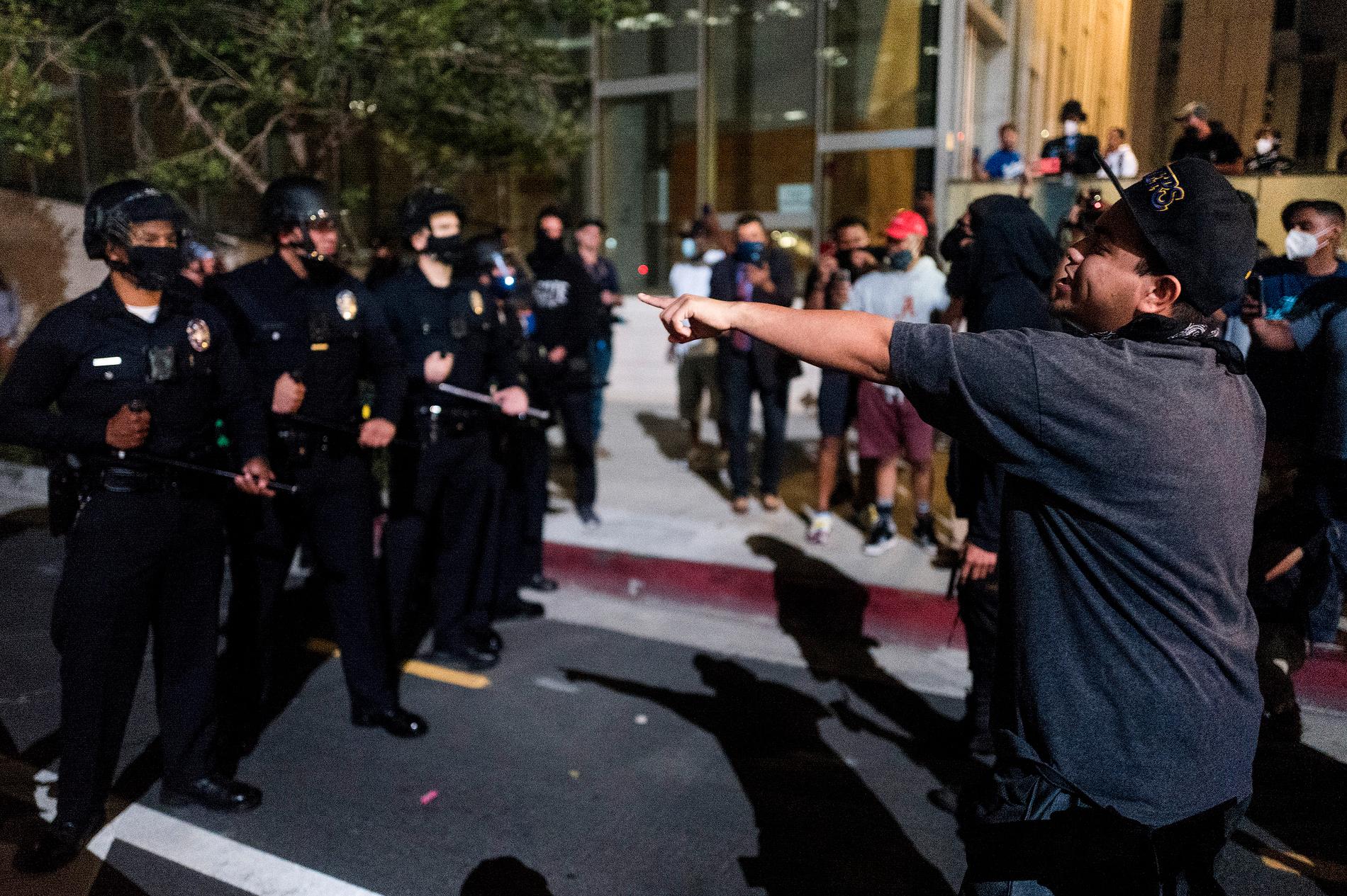 Poliser och demonstranter drabbade också samman i Los Angeles på onsdagskvällen.