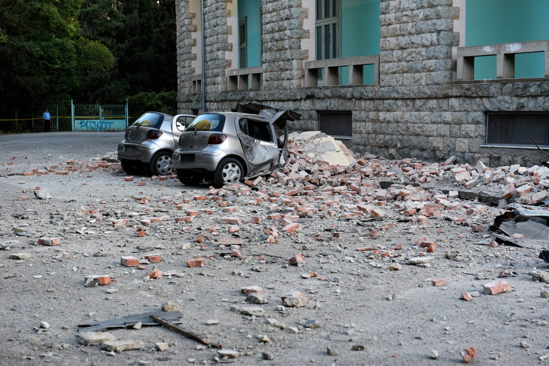 Jordbävningen i Albanien är den värsta på 30 år. 
