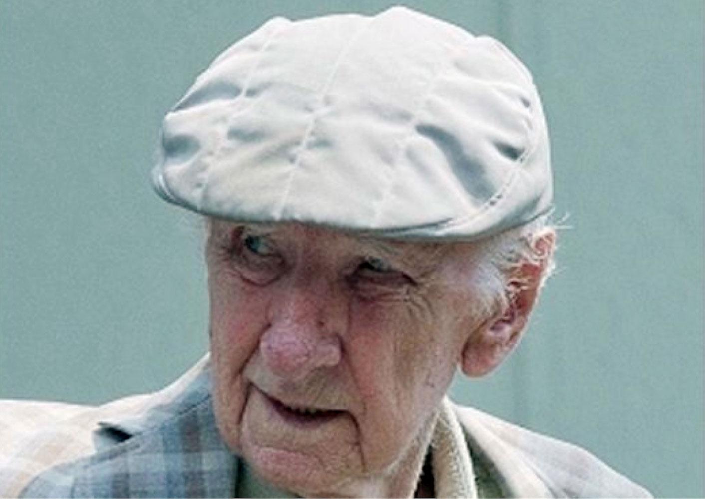 Den nazistiske krigsförbrytaren Laszlo Csatary, 97, greps i dag.
