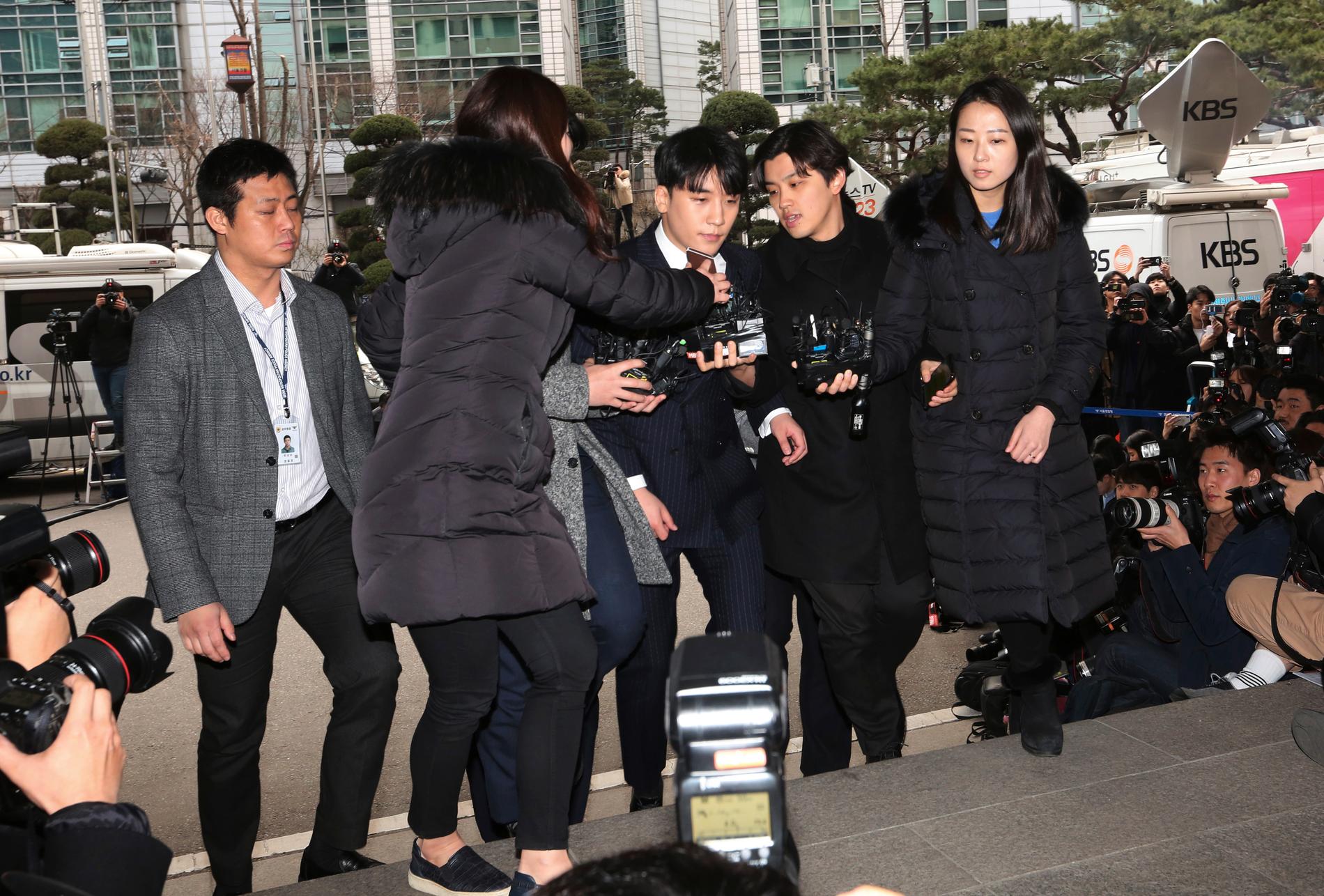 Lee Seung-hyun, 28, mer känd som Seungri, åtalas för att ha försett affärsmän med prostituerade.
