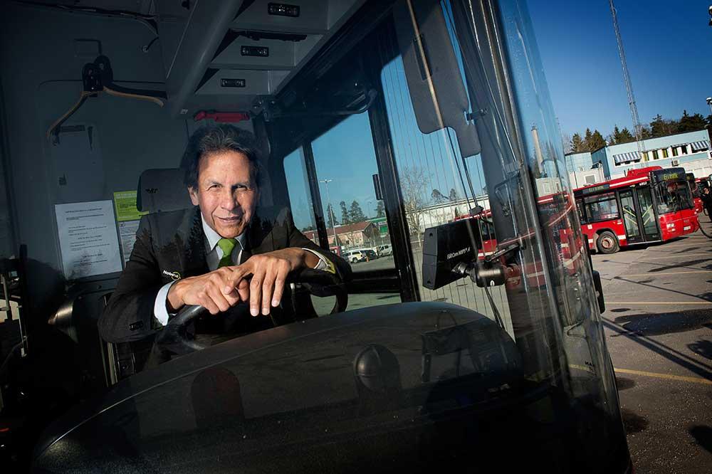 Bussbolaget stoppade Raul Blanco som busschaufför när han fyllde 70 år.