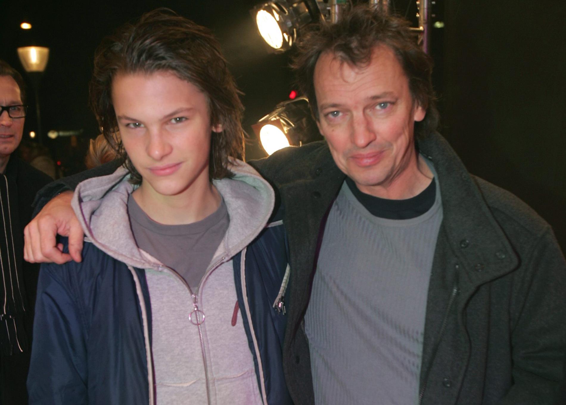 En 15 år gammal Albin Ekdal med pappa Lennart.