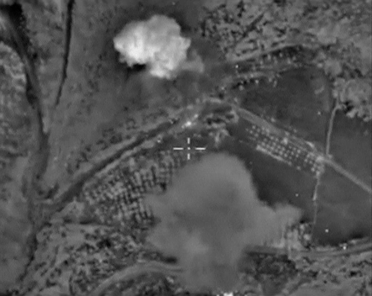 Skärmdump på bombräden i Sermania, tagen från en film som släppts av ryska försvarsdepartementet.