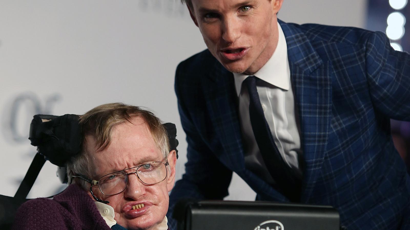 Stephen Hawking tillsammans med Eddie Redmayne.