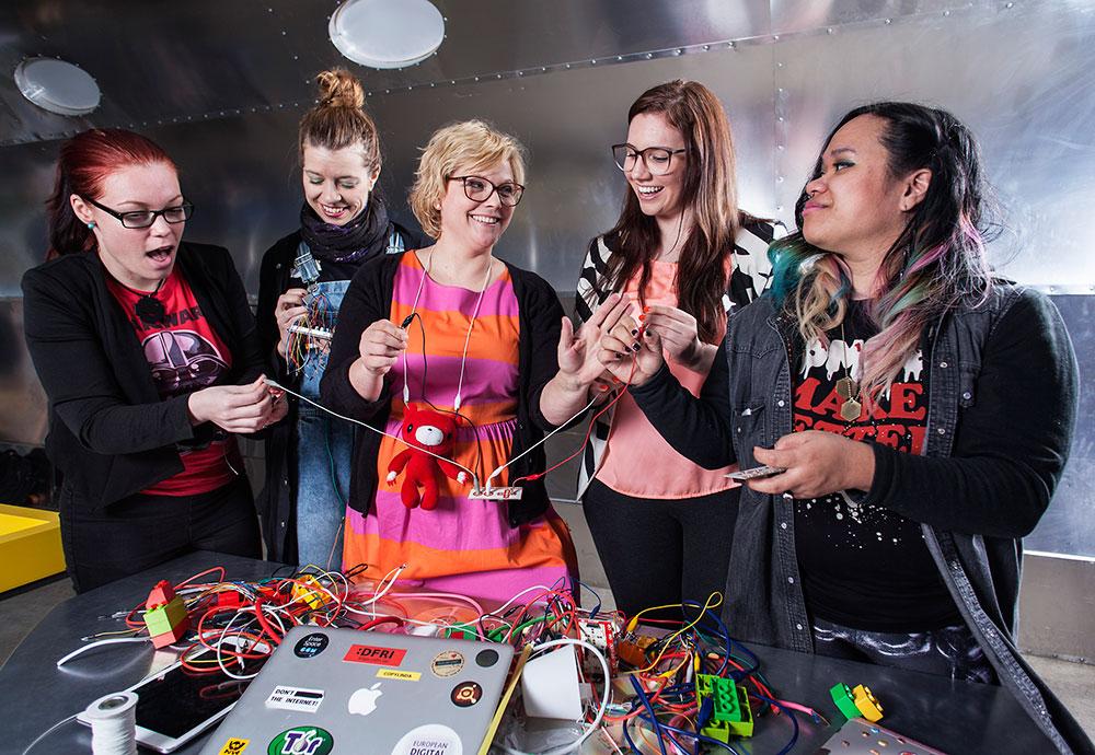 Arrangerar konferensen detta år Cecilia Dolk, Linda Sandberg, Karin Nygårds, Xue Mei Rhodin och Maria Sjöberg är alla med i Geek Girl Meetup crew.
