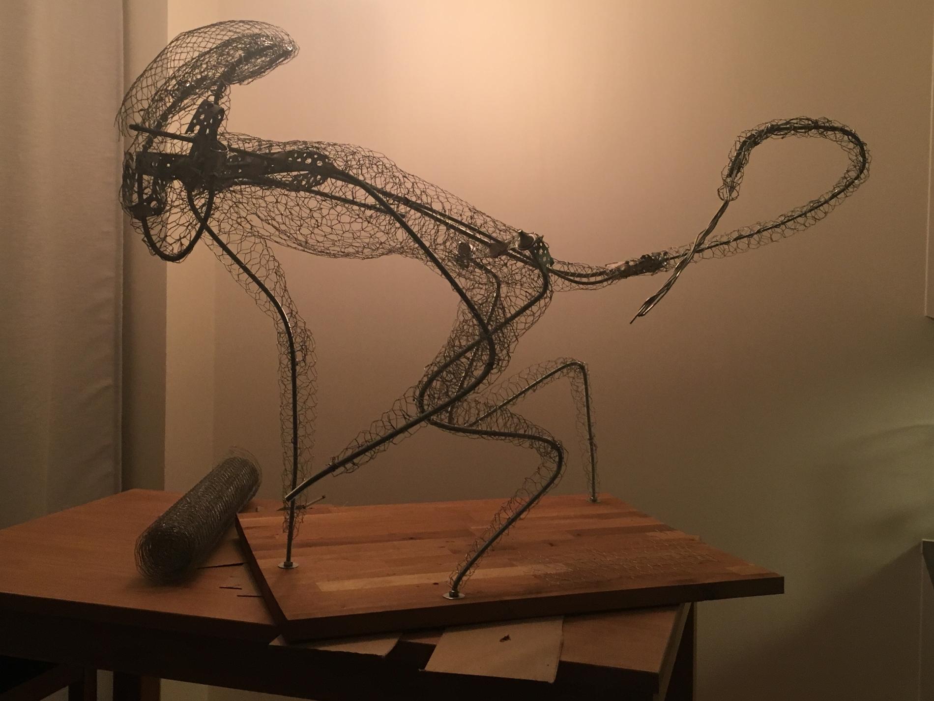Caroline Eriksson har byggt en replika av Alien, i pepparkaka.