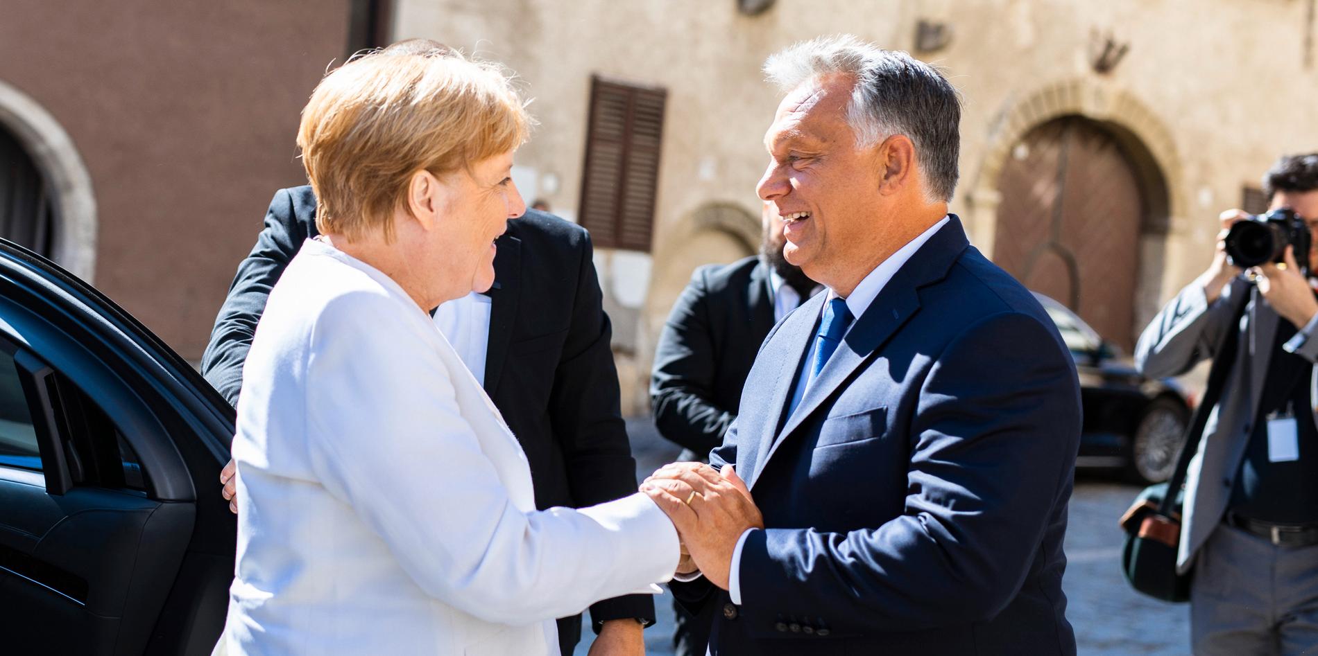 I går möttes Tysklands Angela Merkel och Ungerns Viktor Orbán för att fira demokratins pånyttfödelse i Europa.