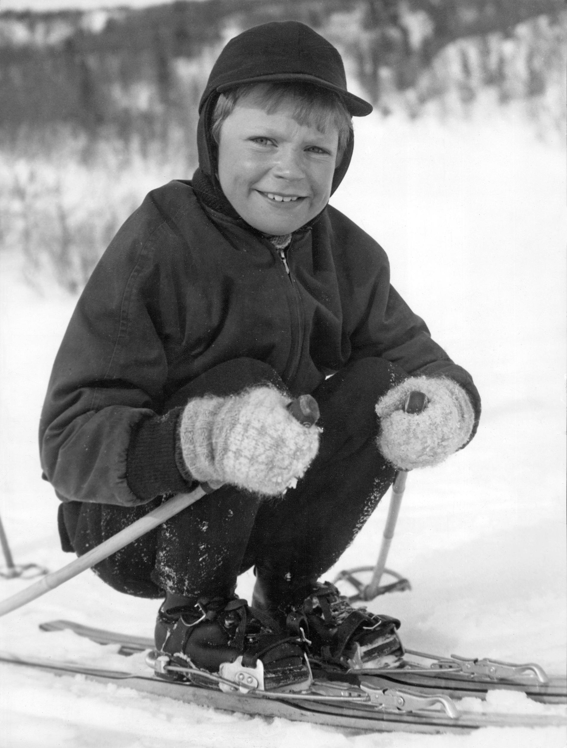Frisk luft Kronprins Carl Gustaf, 9, åker skidor i Storlien påsken 1955.