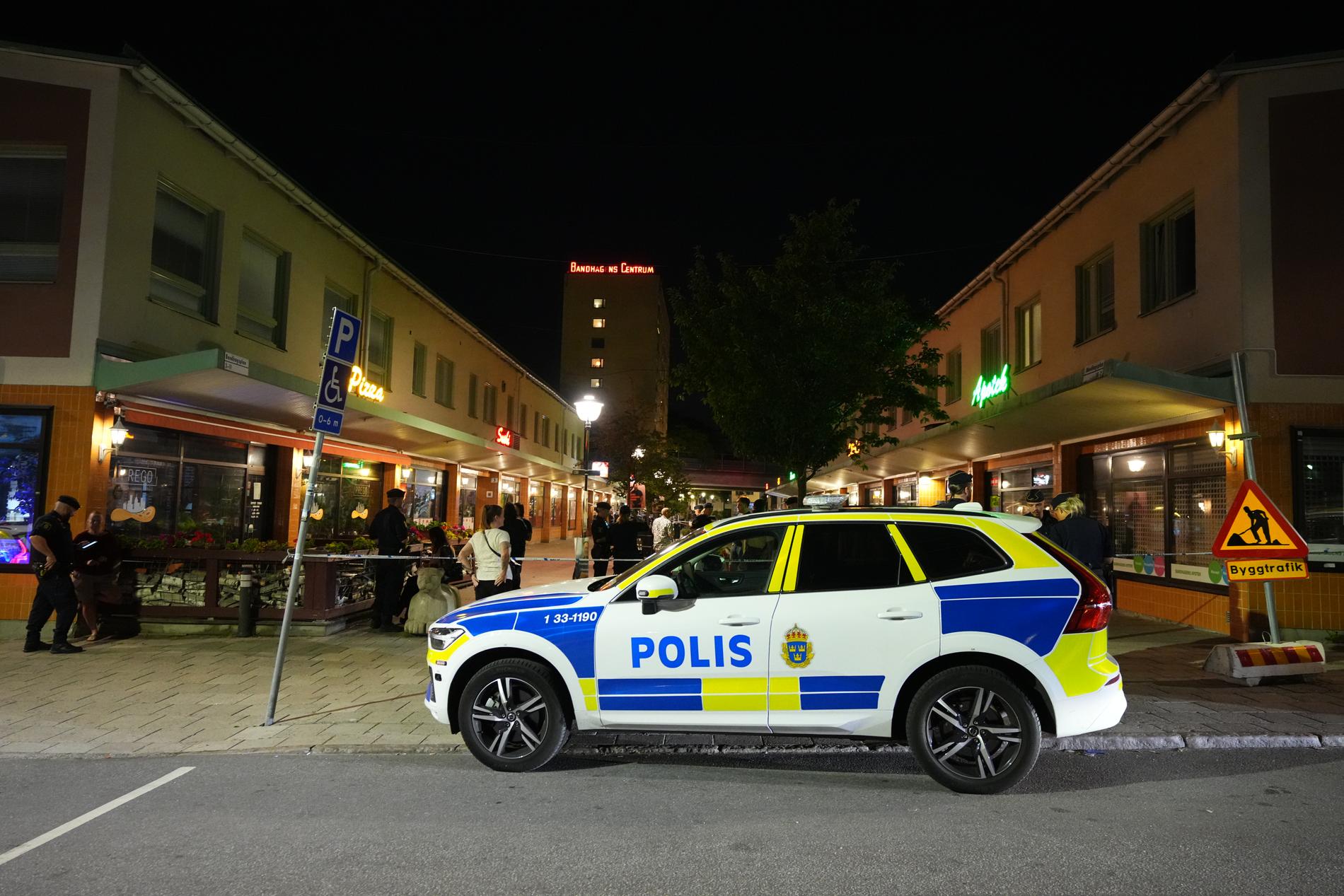 Polispådrag i Bandhagen centrum.