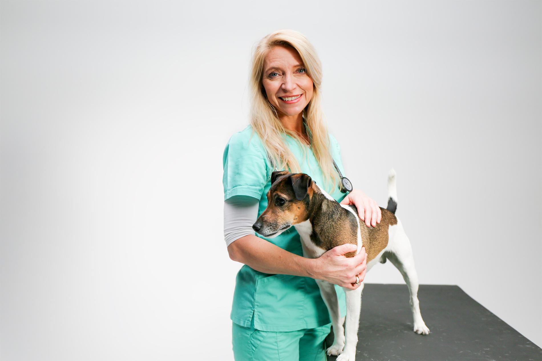 ”En smal och frisk hund är en lycklig hund”, säger veterinären Trude Mostue.