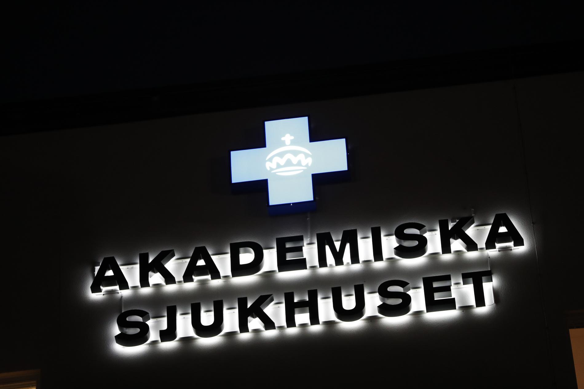 En tidigare verksamhetschef på Akademiska sjukhuset i Uppsala åtalas för att ha tagit emot mutor på nära fem miljoner kronor. Arkivbild.