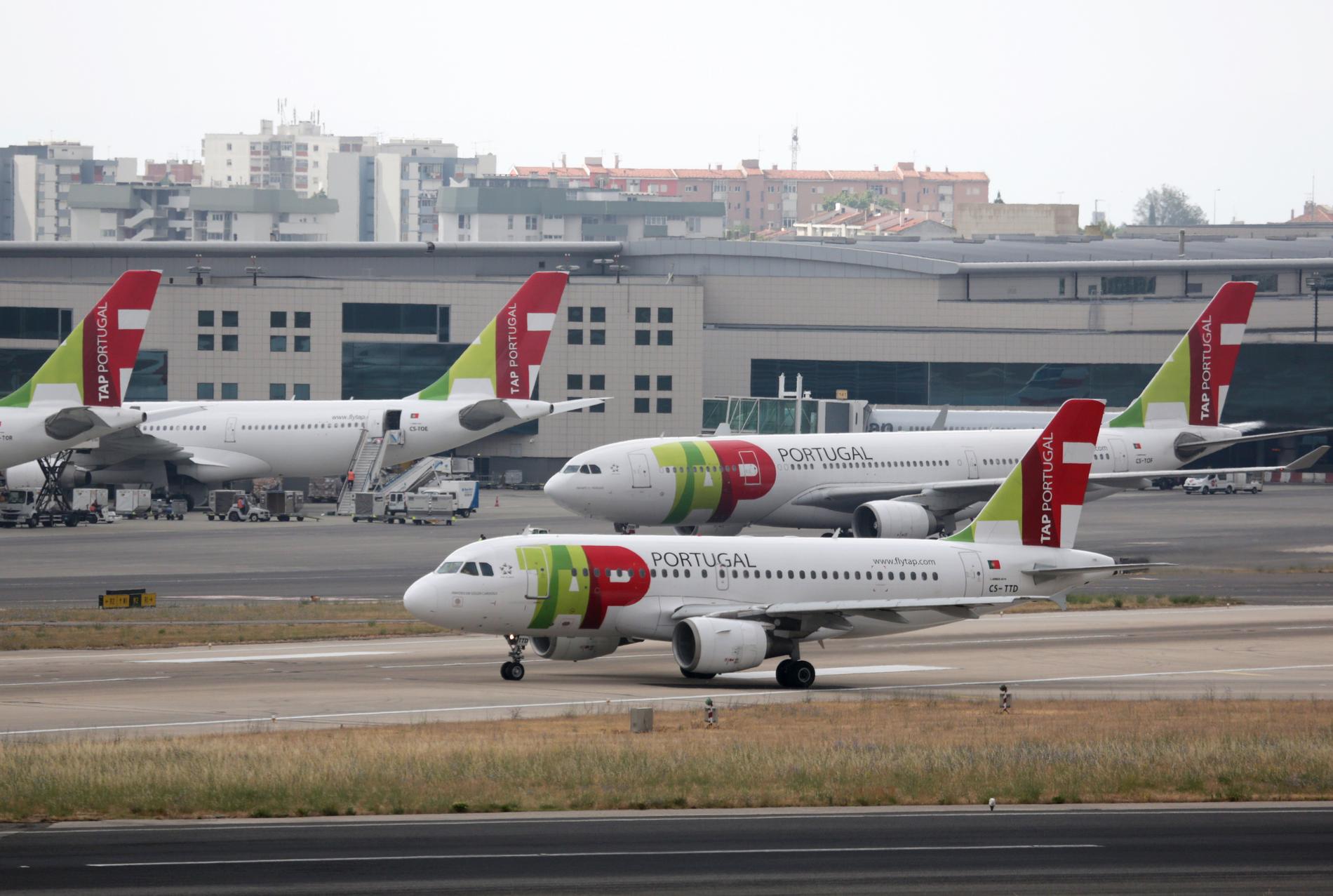 Flygplan på Lissabons internationella flygplats. Arkivbild.