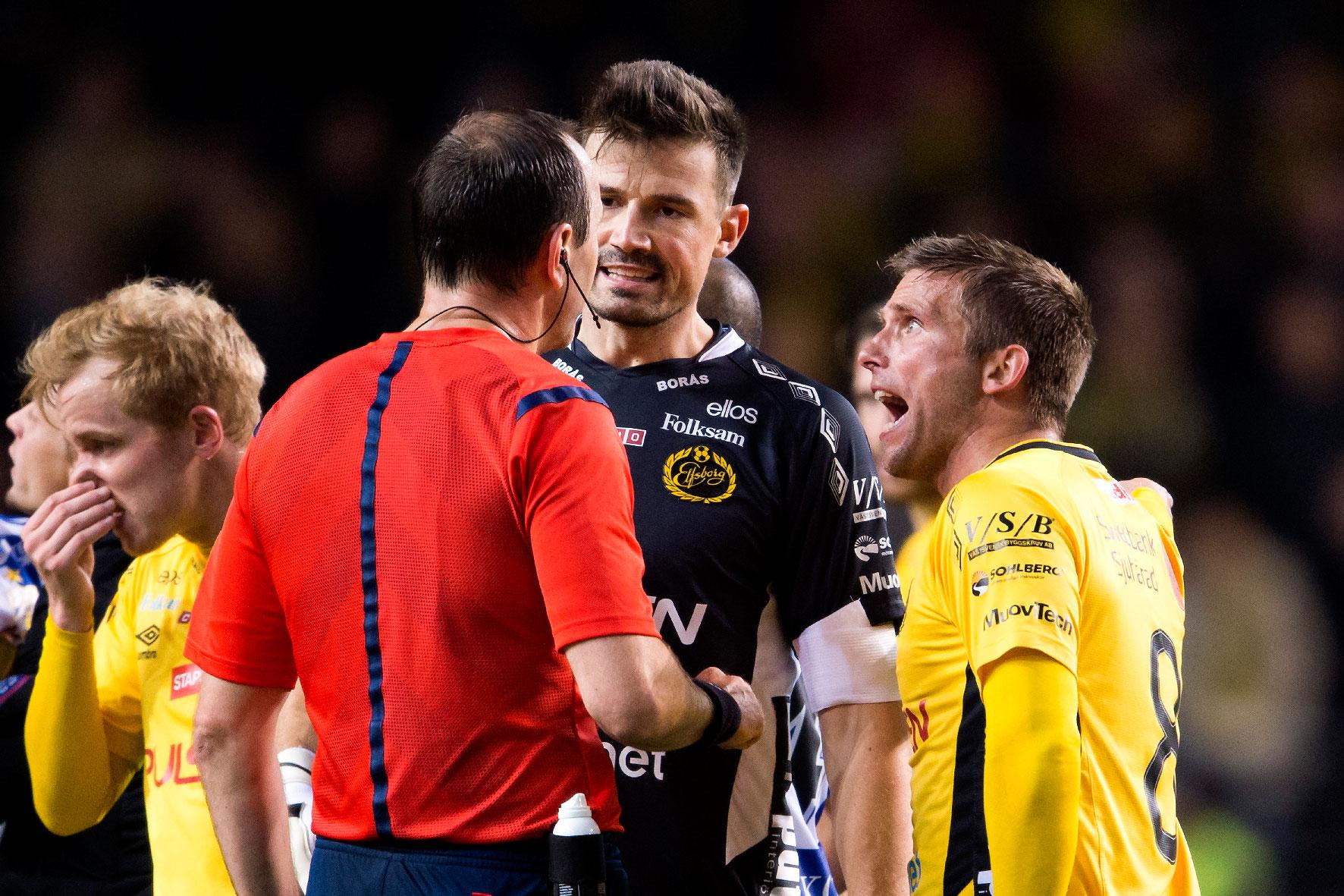 24 september 2015  Anders Svensson blir galen på domare Jonas 
Eriksson efter att han dömt straff till IFK Göteborg i slutet av matchen. Kampen slutade 1–1 och 
Elfsborg var borta från guldstriden.