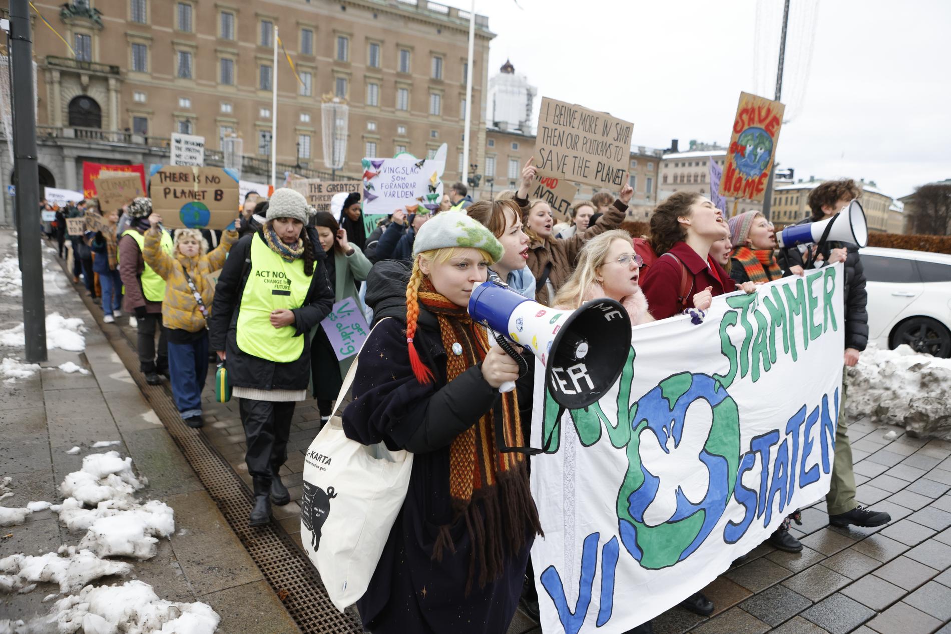 Den 25 november lämnade ungdomsorganisationen Aurora in en stämningsansökan mot svenska staten för bristande klimatpolitik.