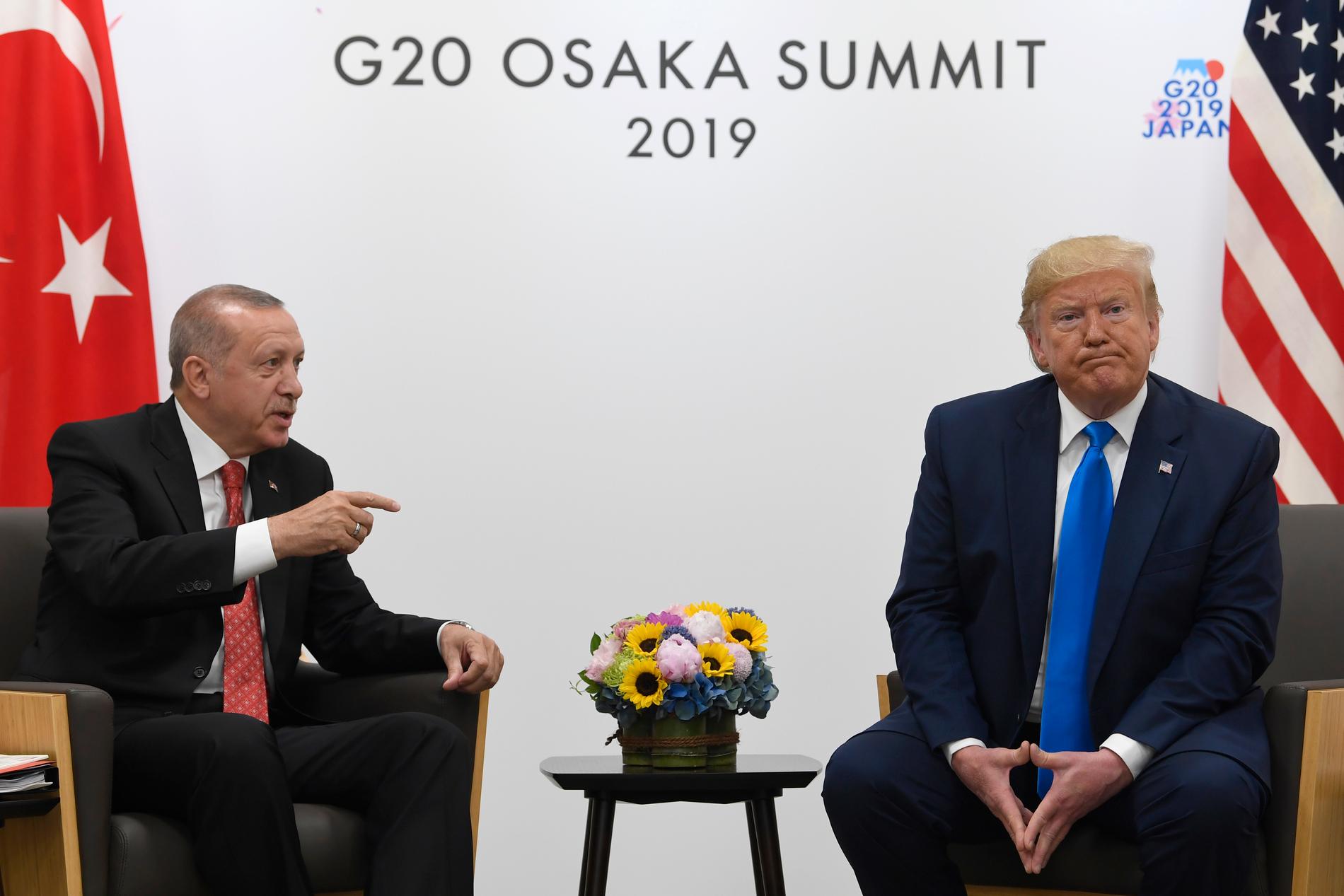 Turkiets president Recep Tayyip Erdogan och USA:s president Donald Trump, under G20-mötet i Osaka i Japan i somras. Arkivbild.