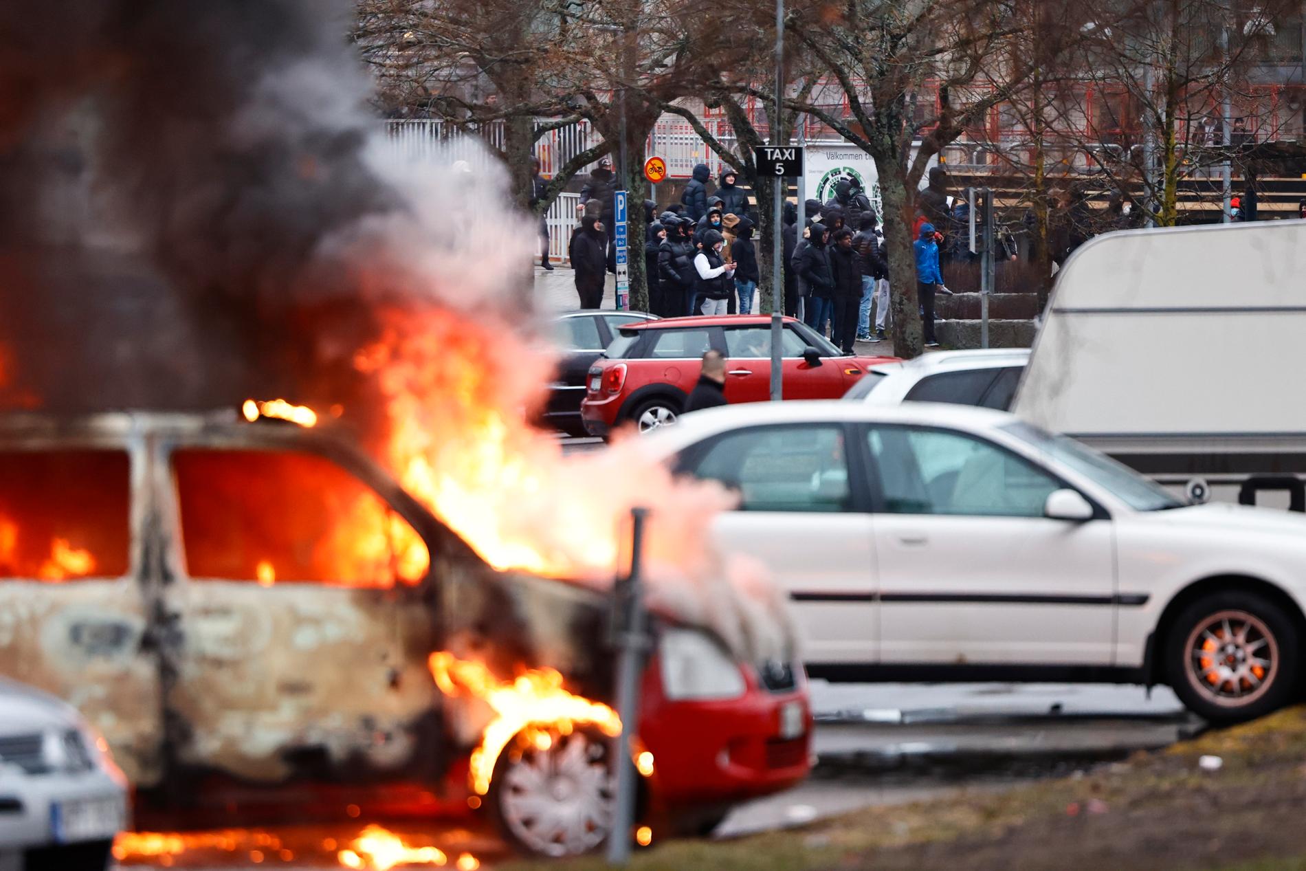 Bilar i brand i Norrköping på skärtorsdagen.