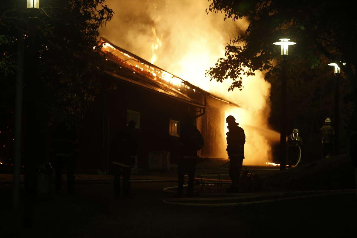 Husby gård som stacks i brand natten till onsdagen