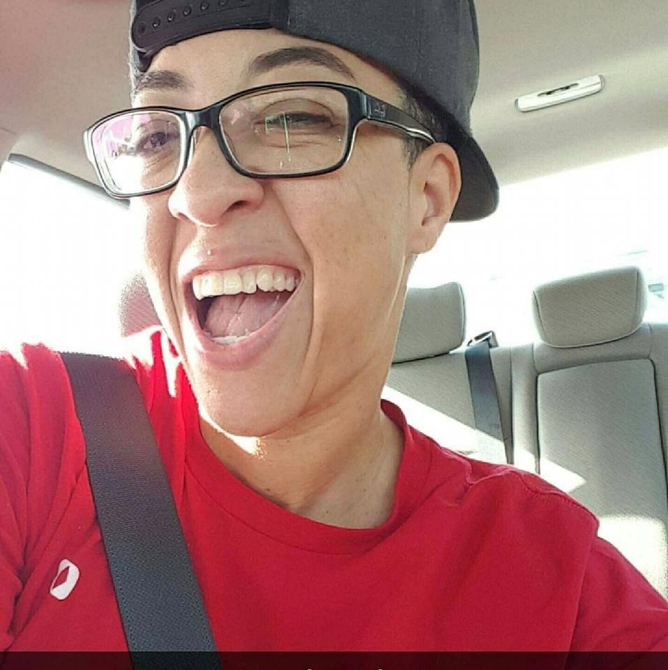 Kimberly Morris, 37, hade alltid ett leende på läpparna, var ett fan av basket och kamsportstränade. För två månader sedan flyttade hon från Hawaii till Orlando för att kunna hjälpa sin mamma och mormor.