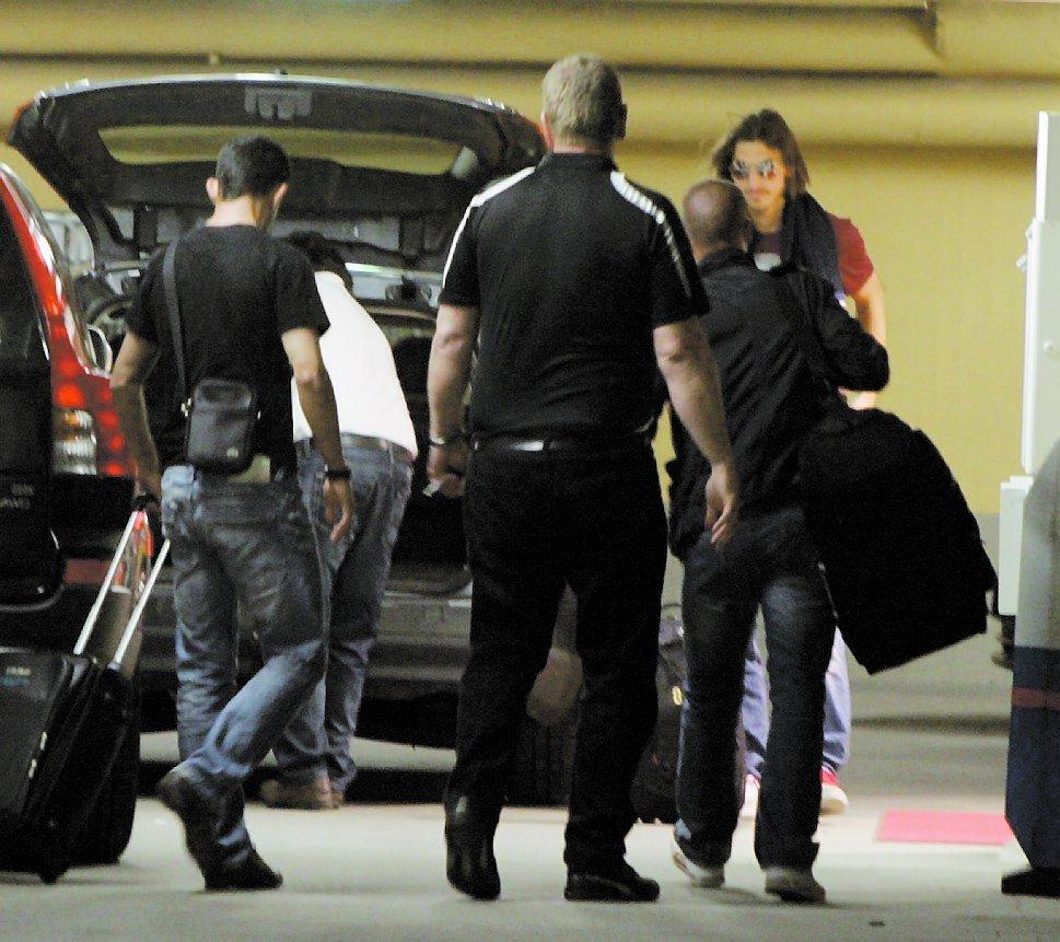 KUNG 2 Zlatan Ibrahimovic anlände till Sverige i går kväll. Superstjärnan hade en lång resdag och spenderade kvällen på hotellet.