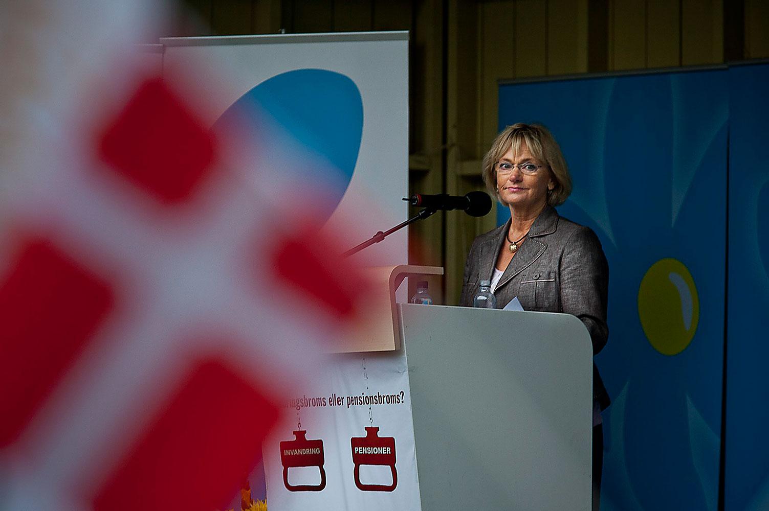 Efter tio år med främlingsfientliga Dansk folkeparti i politiken har Danmarks traditionella partier anpassat sig och när det gäller till exempel jämställdheten köpt deras bild.