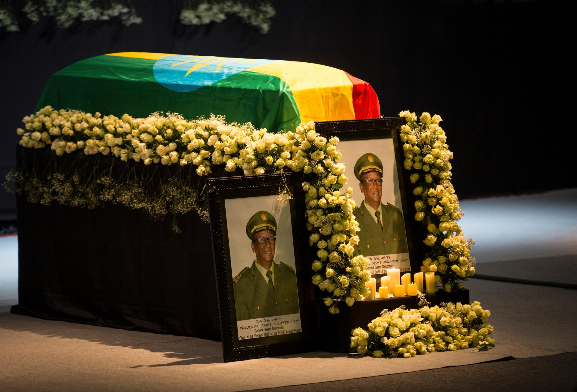 Etiopiens arméstabschef Seare Mekonnens kista. Mekonnen dödades av sin egen livvakt i helgen.