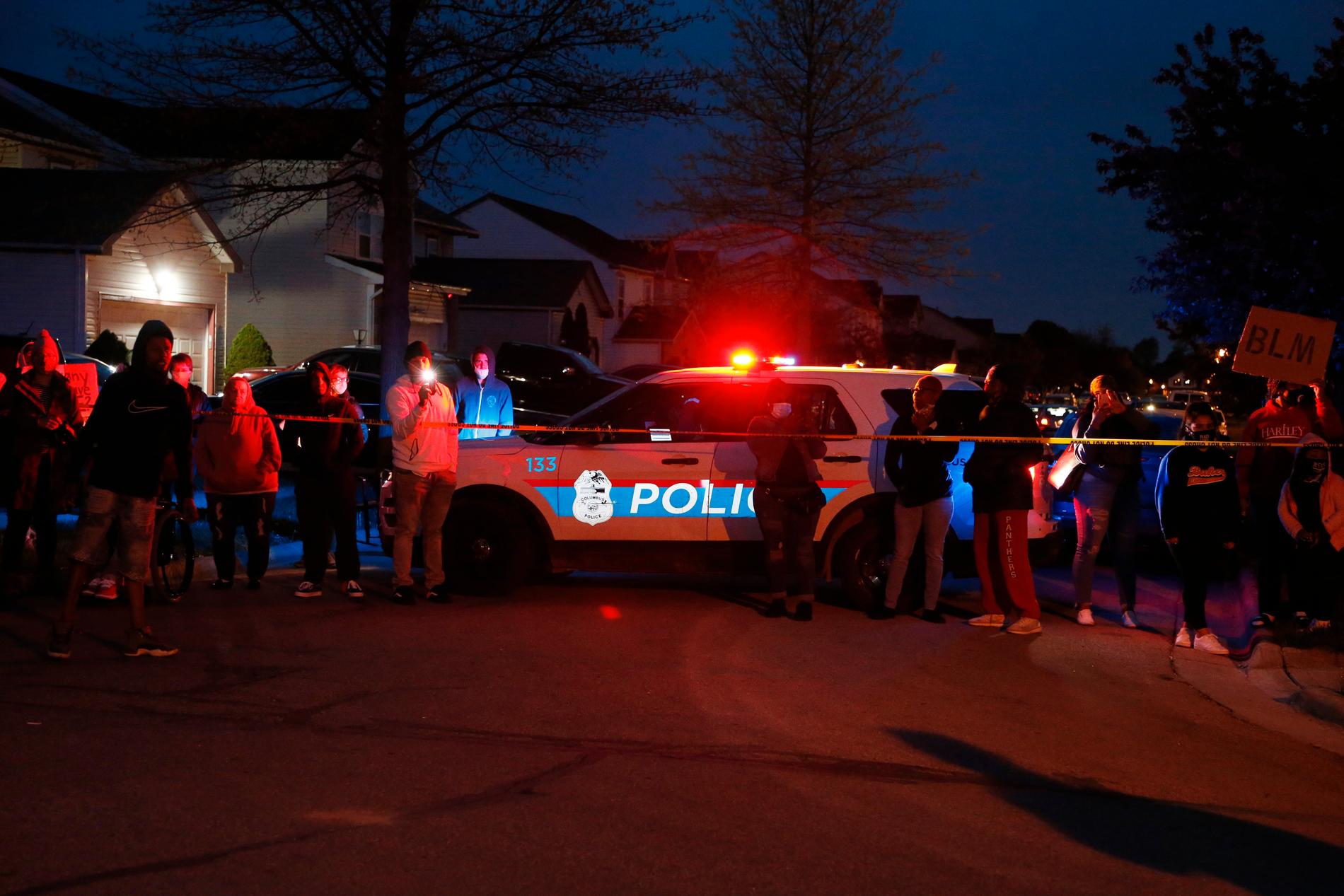 Polisen i Columbus fick ett larm om ett bråk på ett familjehem. Det slutade med att en 15-årig svart flicka sköts ihjäl.