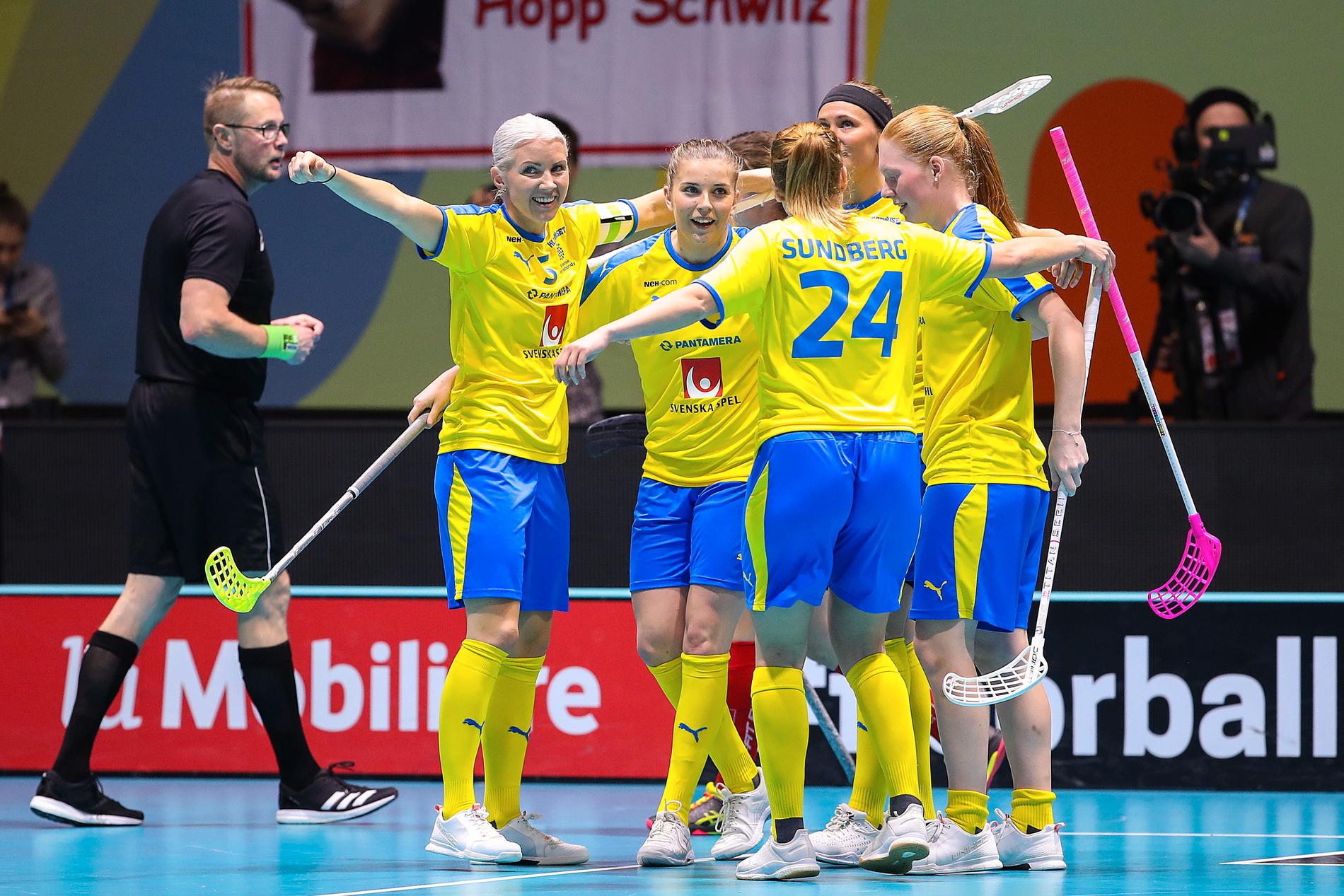 Sverige vinner VM-guld i innebandy efter rysare mot Schweiz.