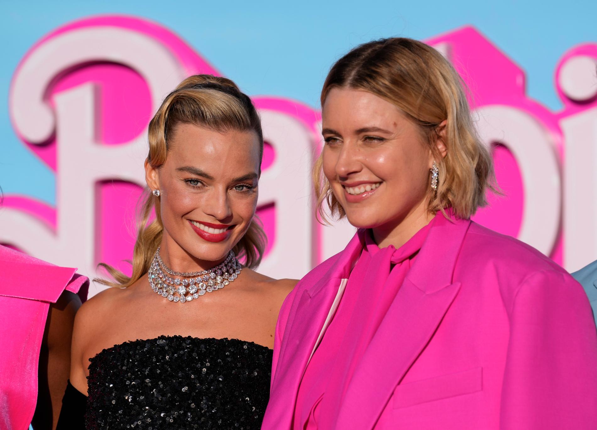 Skådespelaren Margot Robbie och manusförfattaren och regissören Greta Gerwig på galapremiären för "Barbie" i Los Angeles den 9 juli.