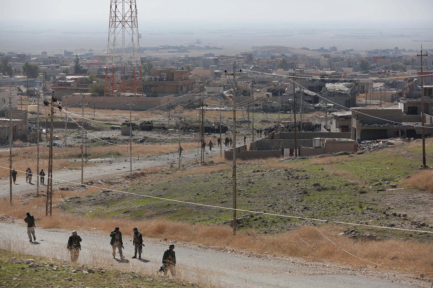 Arkivbild från striderna i Sinjar. På bilden ser man kurdisk perhmerga.