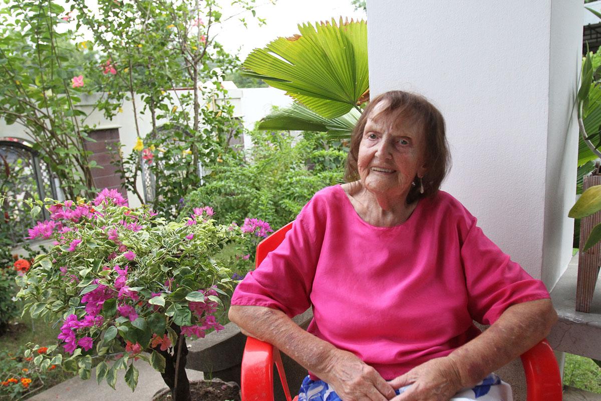 Ville leva livets glada dagar När 97-åriga Eva flyttade till Thailand för fem månader sedan visste hon inte att hennes garantipension skulle försvinna.