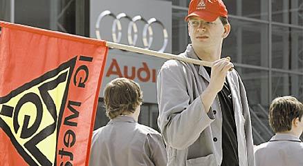 Metallarbetarna vid Audifabriken i Ingolstadt tillhörde dem som kämpade för rejäla lönehöjningar – och lyckades. Avtalet visar att det finns utrymme. Och nästa år är det Sveriges tur att få nya löneavtal.