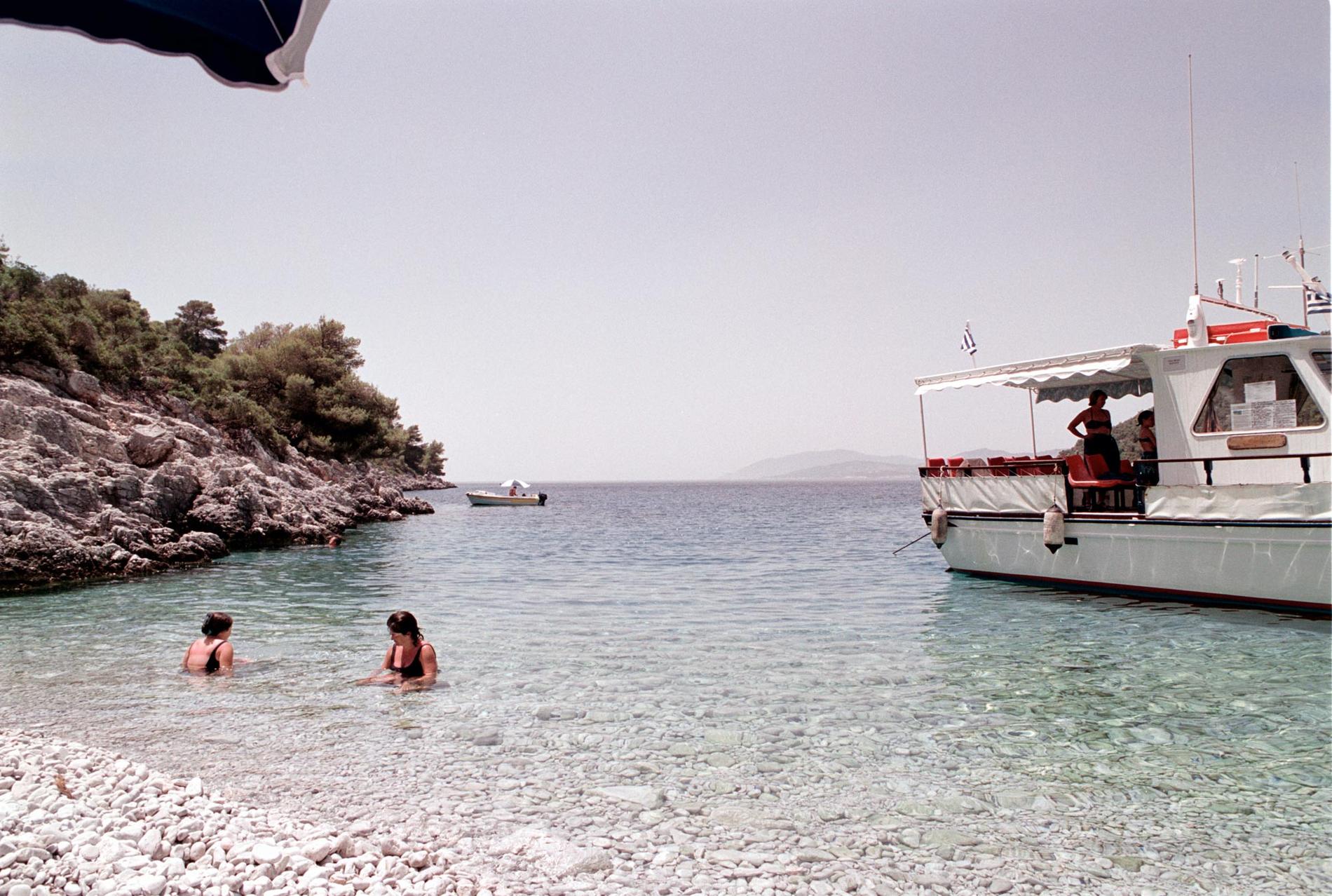 Alonissos ligger bara ett stenkast från ”Mamma Mia”-öarna Skopelos och Skiathos.