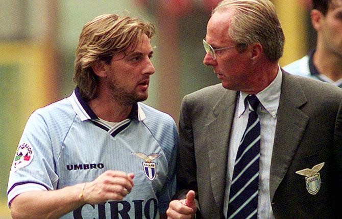 1997 gick Svennis till Lazio. På bilden samtalar han med skyttekungen Signori.