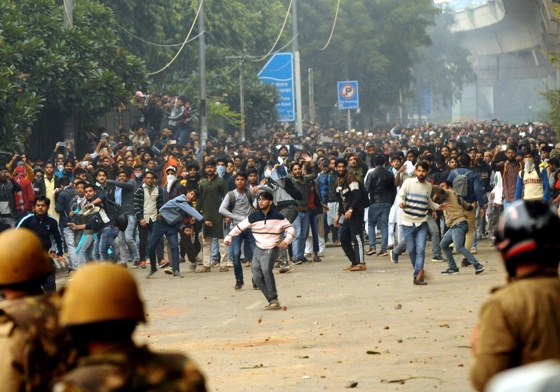 En ny lag har utlöst våldsamma protester i Indien de senaste dagarna.