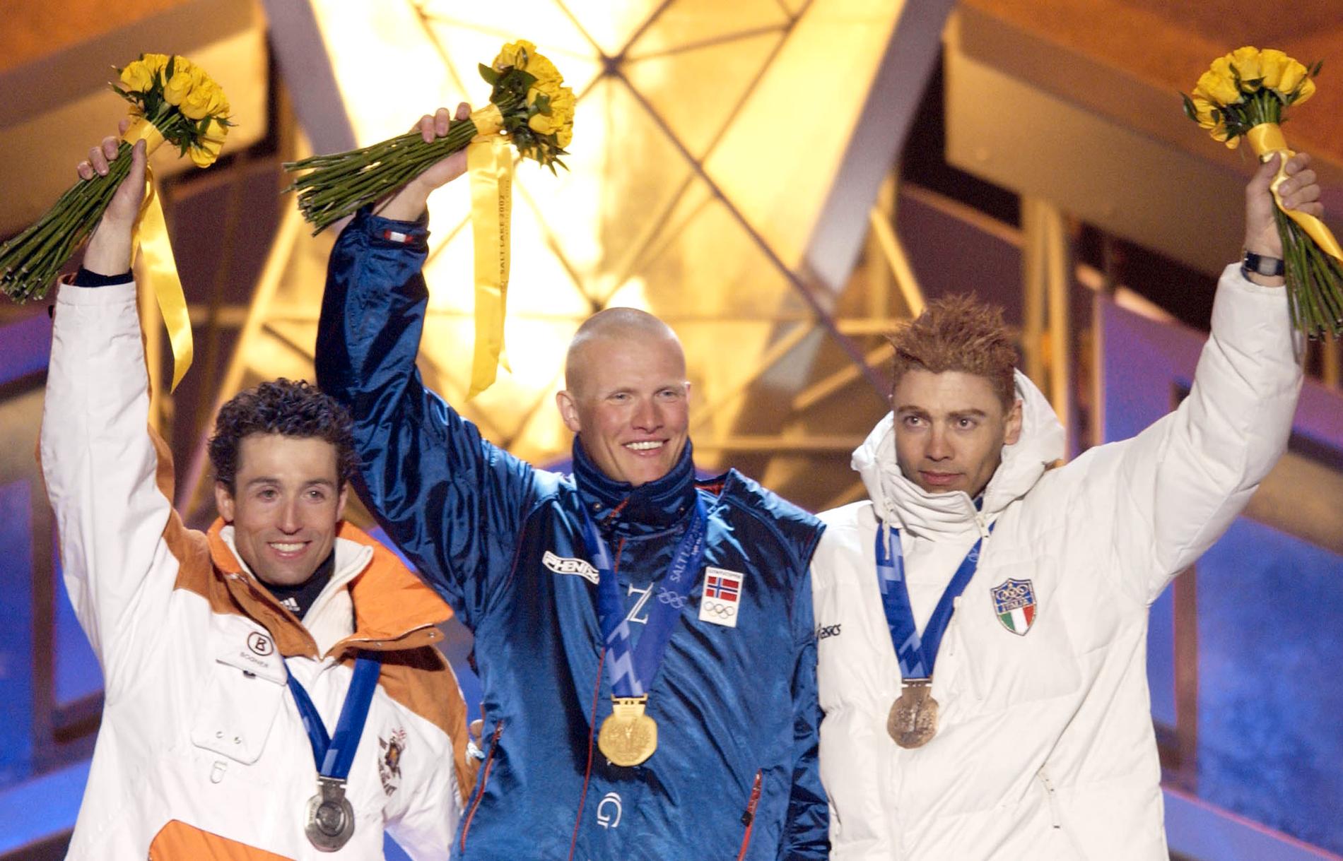 Peter Schlickenrieder (till vänster) på OS-pallen 2002. Tor Arne Hetland, Norge, tog guldet och italienaren Cristian Zorzi bronset.