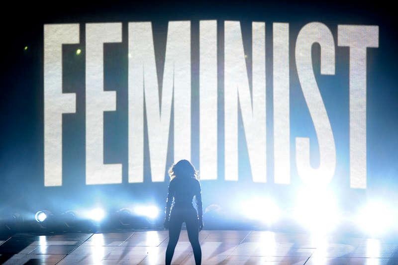 MÄKTIGT ÖGONBLICK Beyoncés budskap på MTV-galan borde inte vara någon stor grej, men i en värld där ingen vågar yppa en åsikt, blir det en stor sak.